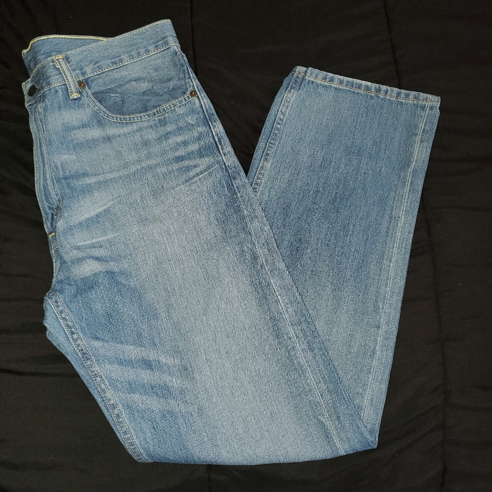 Light wash Levi's style 505